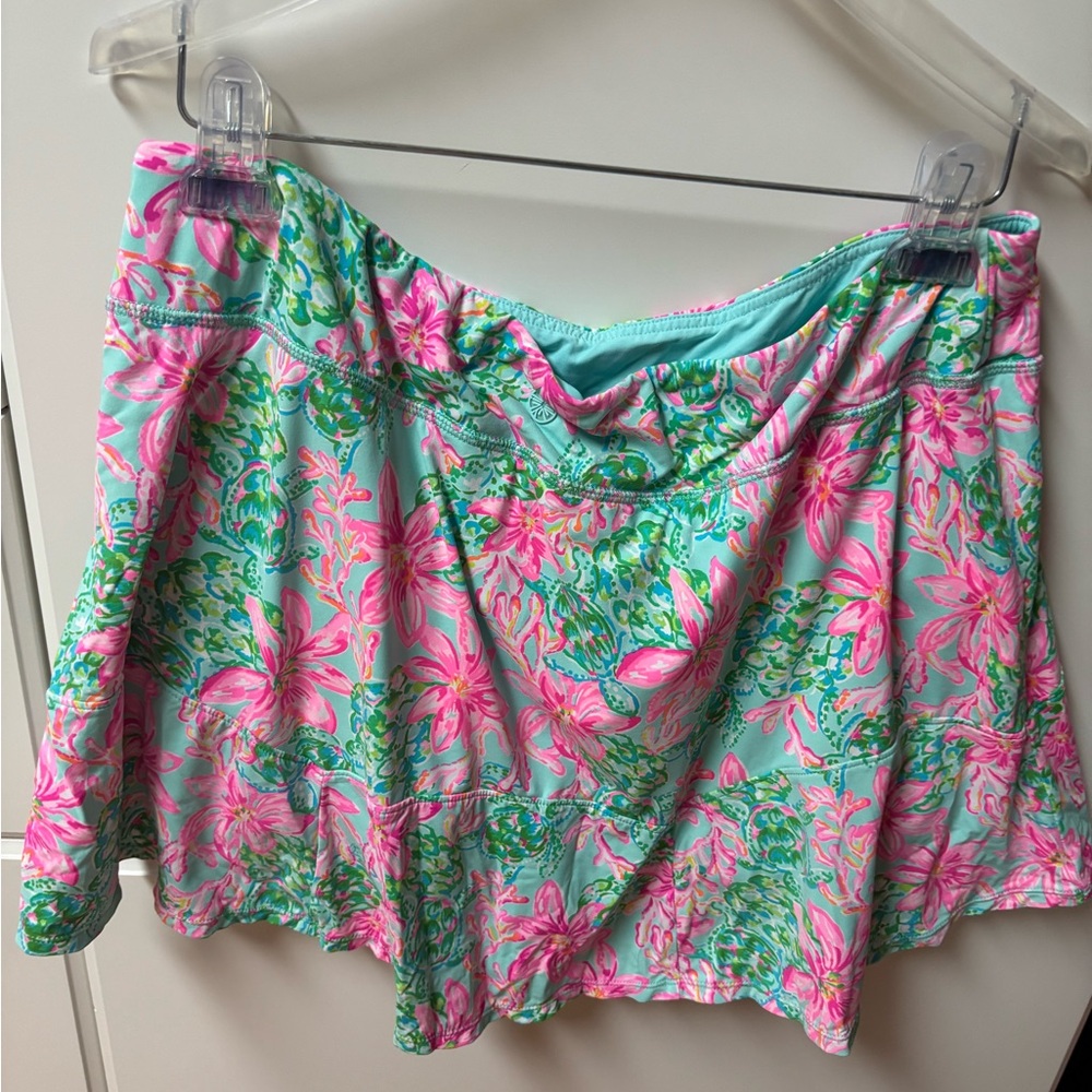 Lilly Luxletic XL skort with built in privacy shorts. Cute pattern!